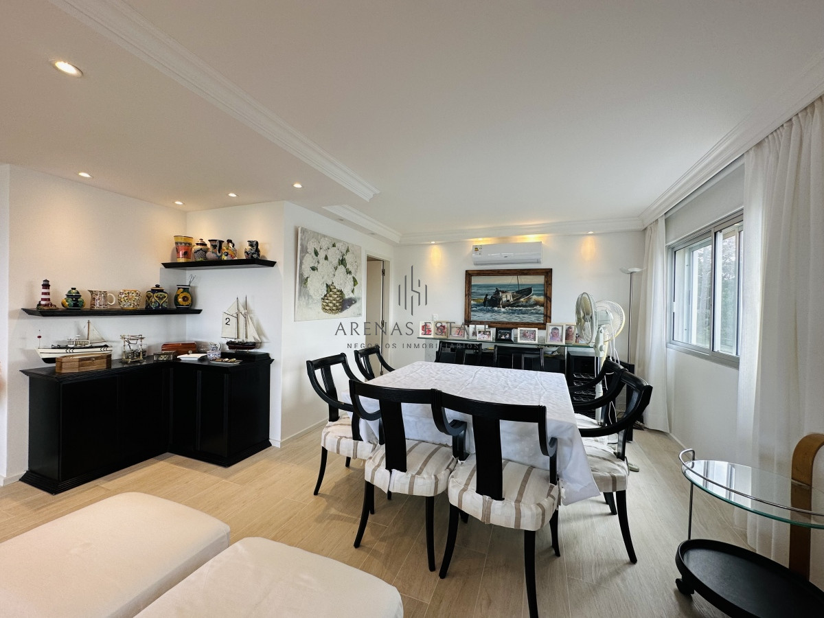 Apartamento ID.3928 - Venta y alquiler  de apartamento de 4 dormitorios en Punta de Este