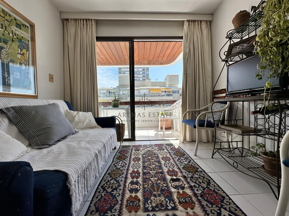 Apartamento ID.3389 - Apartamento de dos dormitorios en venta en Punta del Este.-
