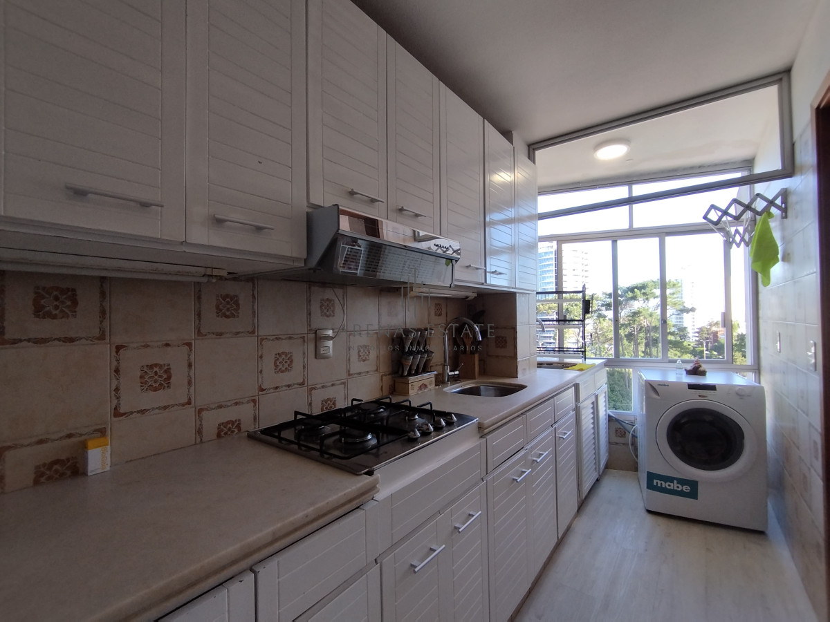 Apartamento ID.3555 - Apartamento de 3 dormitorios y dep en venta en Punta del Este
