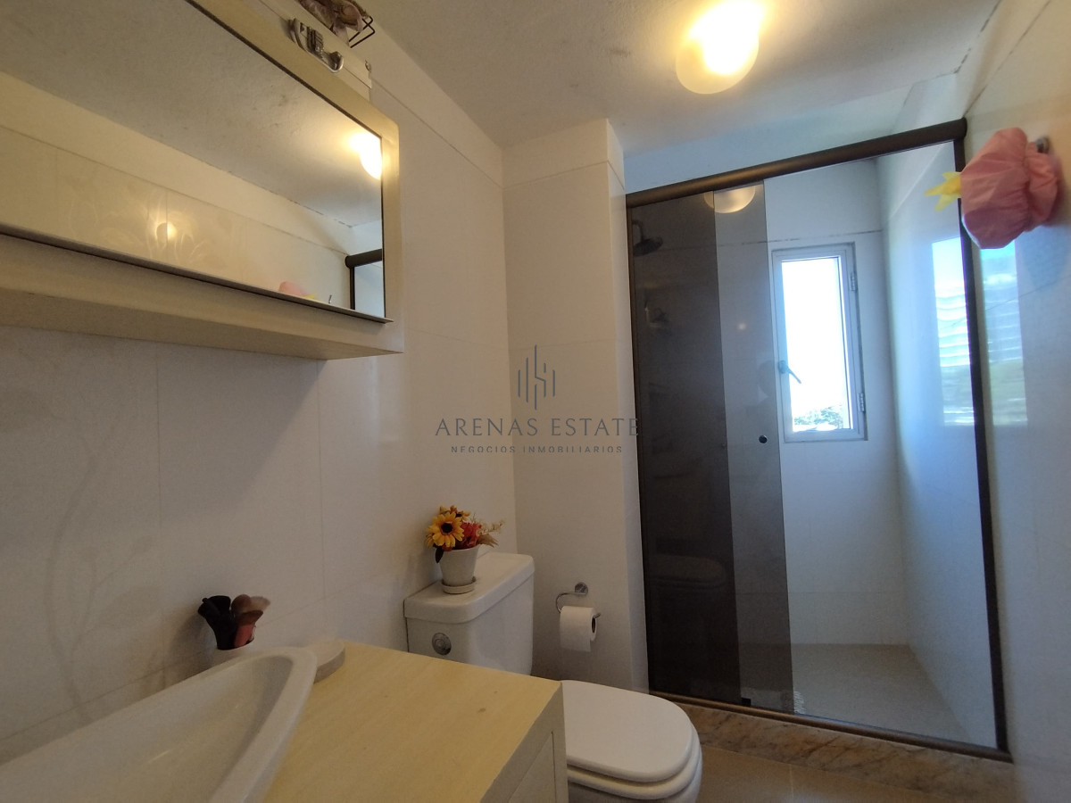 Apartamento ID.3555 - Apartamento de 3 dormitorios y dep en venta en Punta del Este