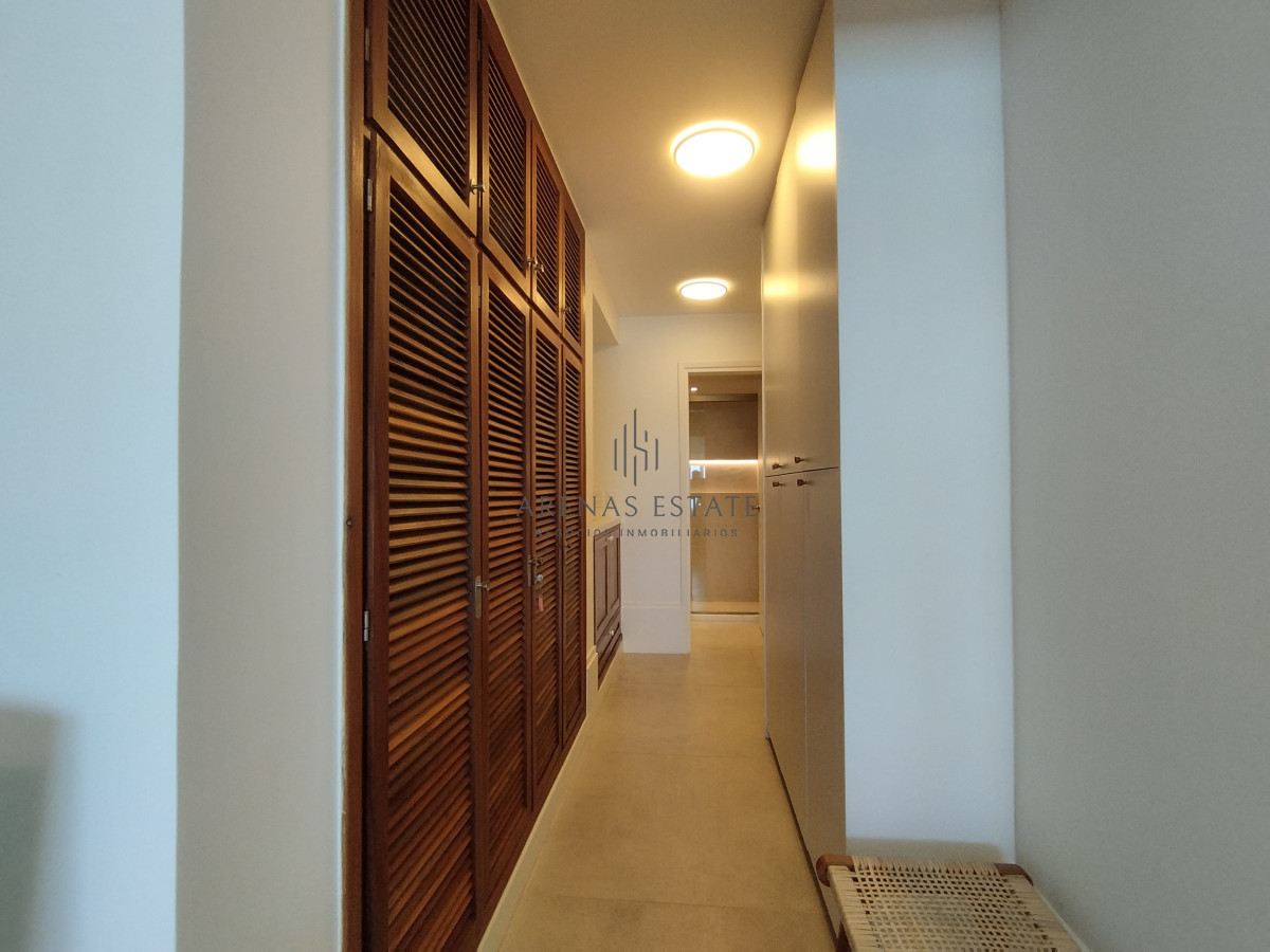 Apartamento ID.3406 - Apartamento de 3 dormitorios en primera linea en  venta en Punta del Este 