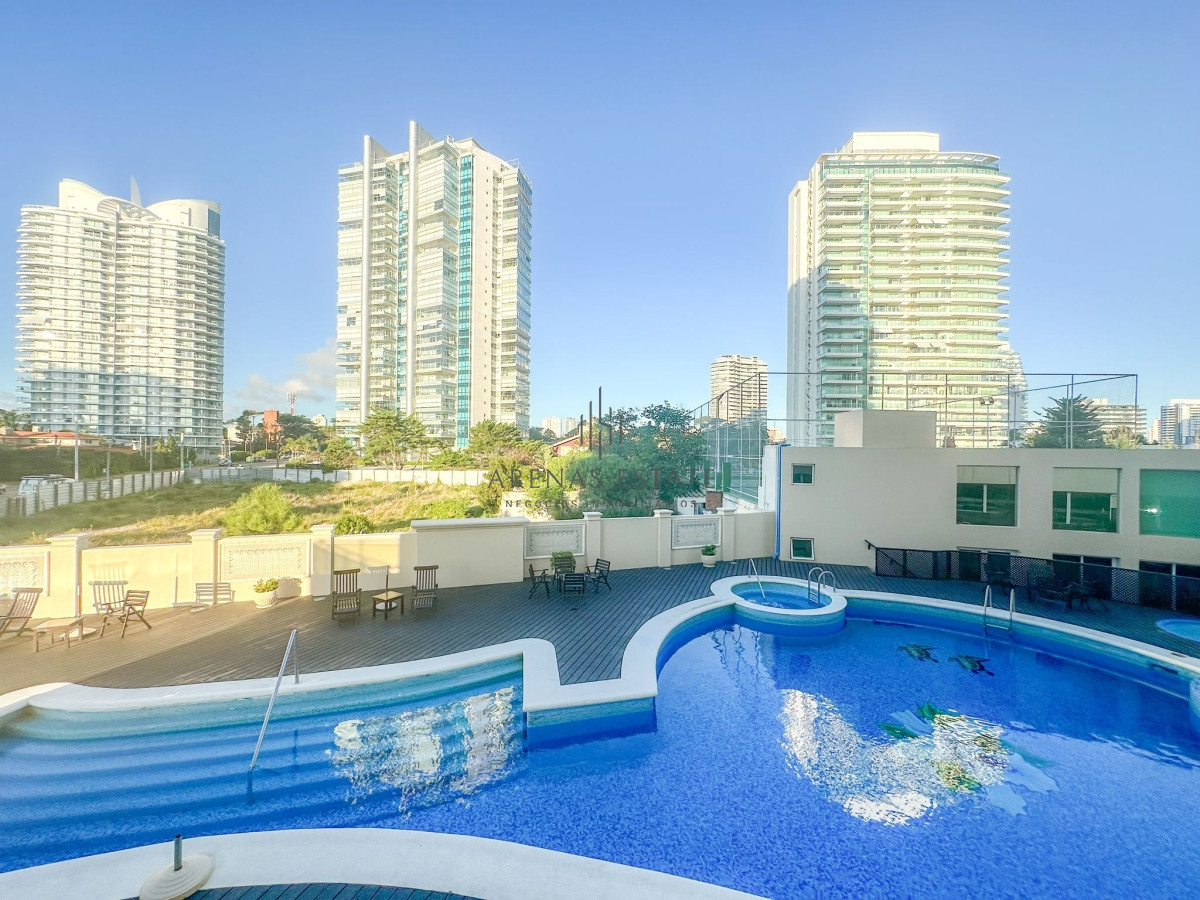 Apartamento ID.3101 - Venta de apartamento de tres dormitorios en Coral Tower, Punta del Este.
