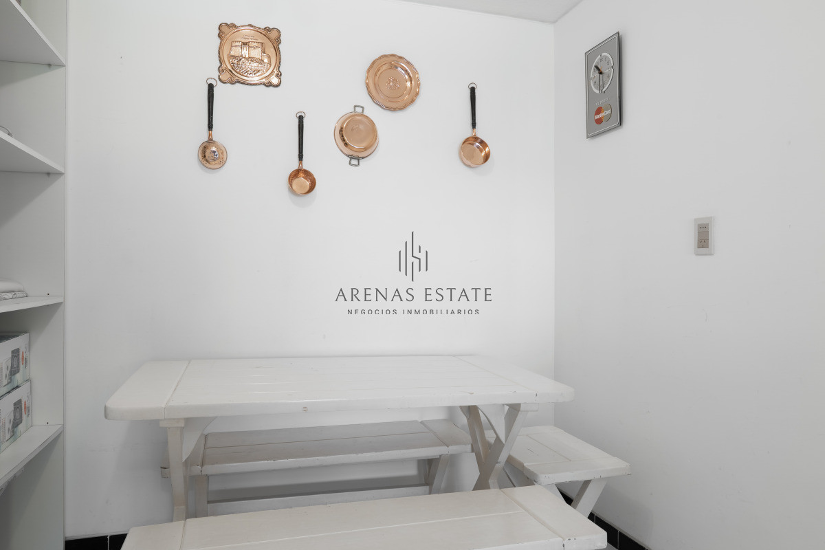 Apartamento ID.4382 - Venta de apartamento de 3 dormitorios y dep. de servicio en Punta del Este