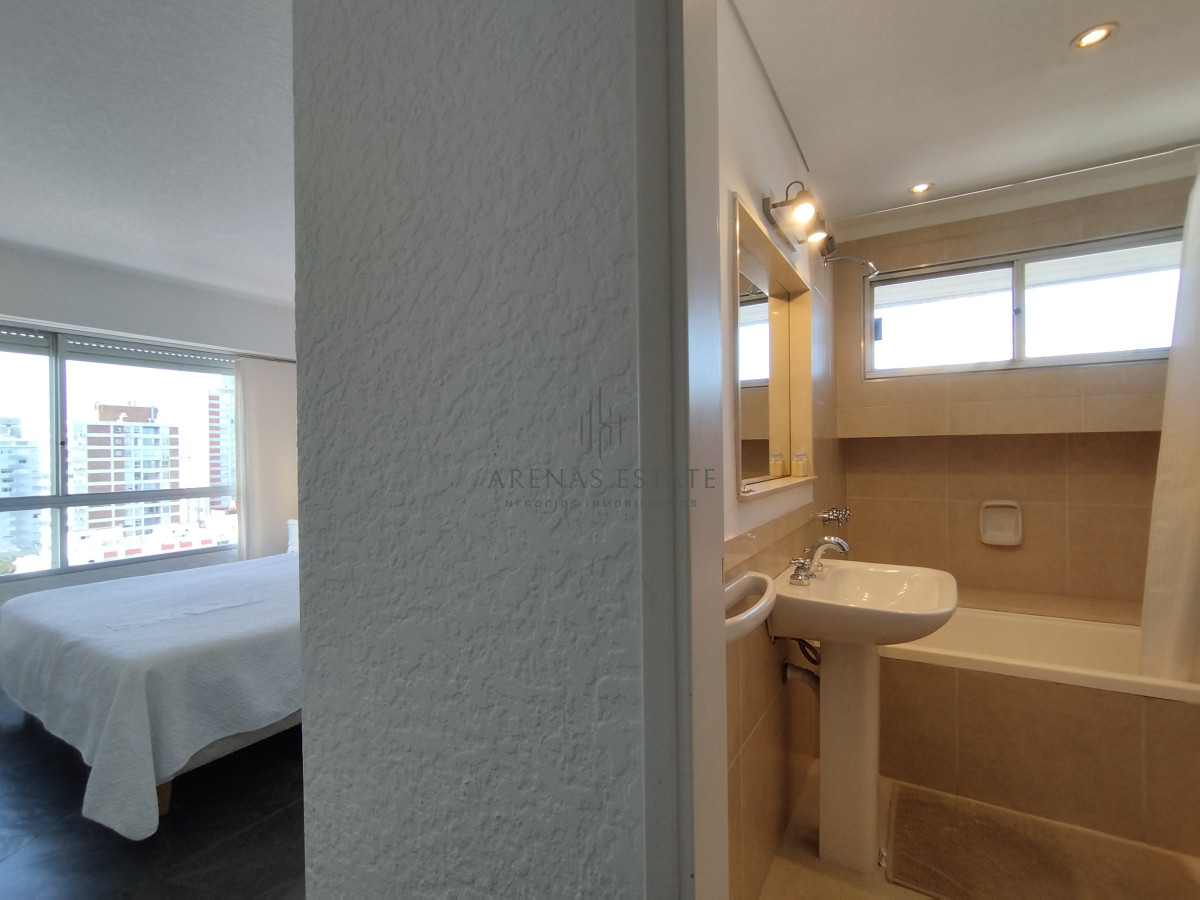 Apartamento ID.4390 - Apartamento de 3 dormitorios en venta y en alquiler en Punta del Este