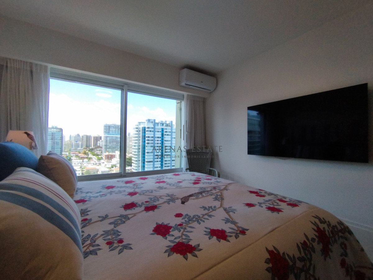 Apartamento ID.3406 - Apartamento de 3 dormitorios en primera linea en  venta en Punta del Este 