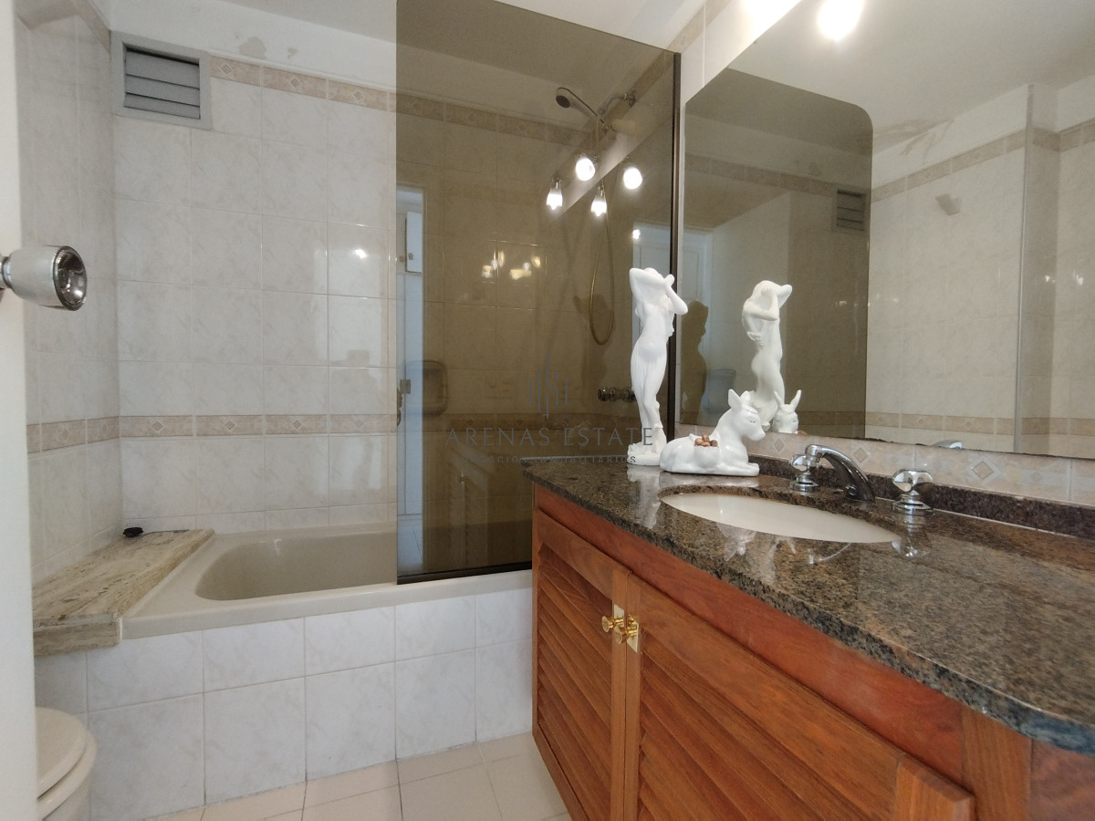 Apartamento ID.3161 - Apartamento de dos dorm. en venta en Punta del Este