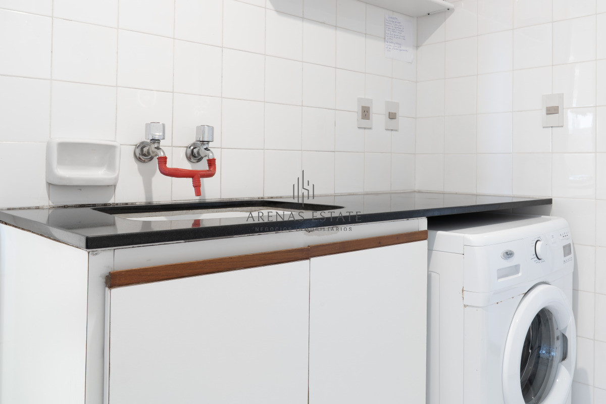 Apartamento ID.4382 - Venta de apartamento de 3 dormitorios y dep. de servicio en Punta del Este