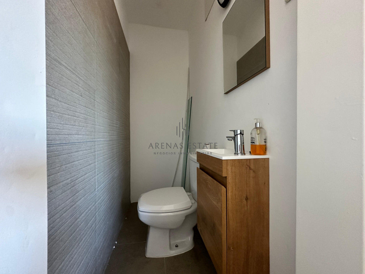 Apartamento ID.3183 - Apartamento de dos dormitorios y dependencia de servicio en venta en Punta del Este