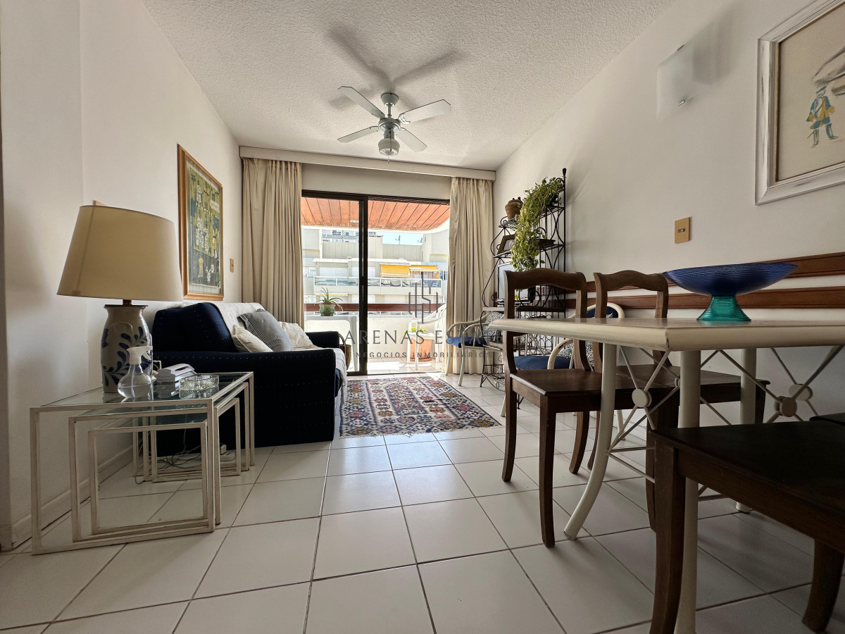 Apartamento ID.3389 - Apartamento de dos dormitorios en venta en Punta del Este.-