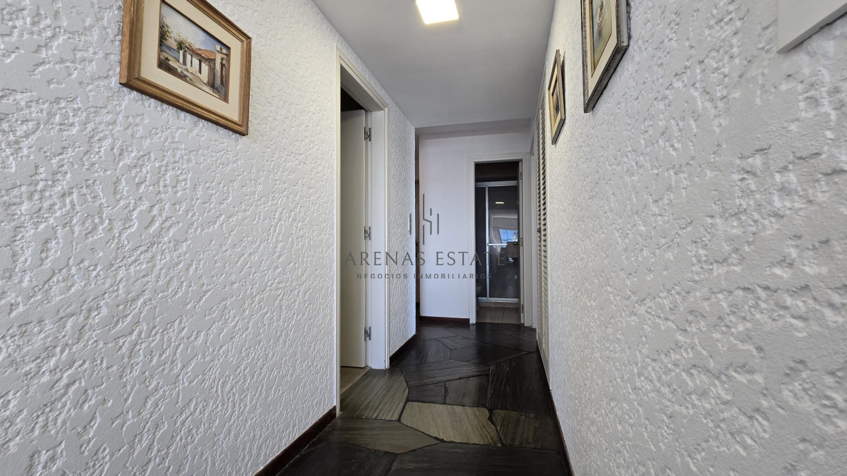 Apartamento ID.3807 - Apartamento en venta de 3 dormitorios en Punta del Este