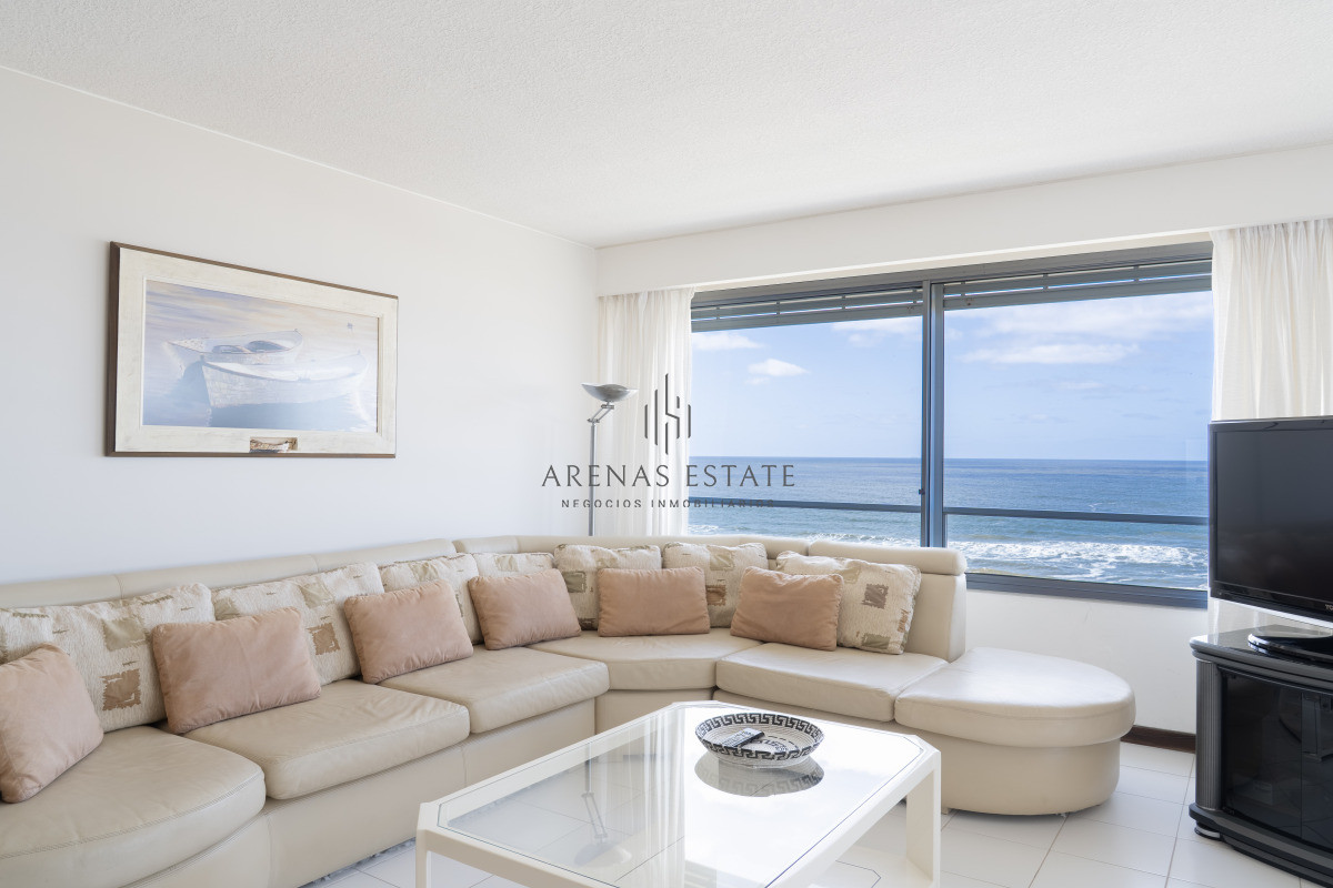 Apartamento ID.4382 - Venta de apartamento de 3 dormitorios y dep. de servicio en Punta del Este