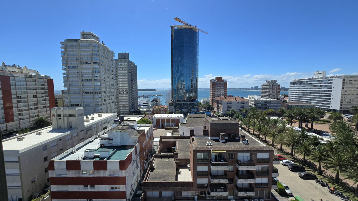 Apartamento ID.3807 - Apartamento en venta de 3 dormitorios en Punta del Este