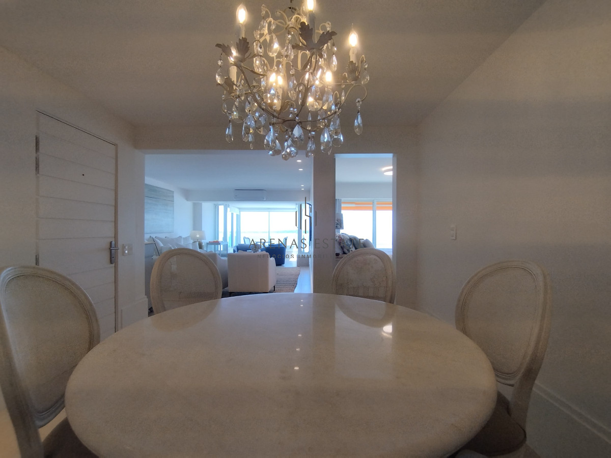 Apartamento ID.3406 - Apartamento de 3 dormitorios en primera linea en  venta en Punta del Este 