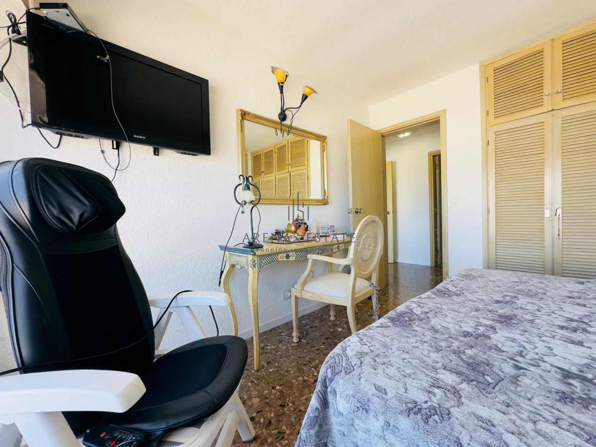Apartamento ID.2457 - Hermoso apartamento, reciclado, primera linea playa mansa, 3 dormitorios, 1 suite.