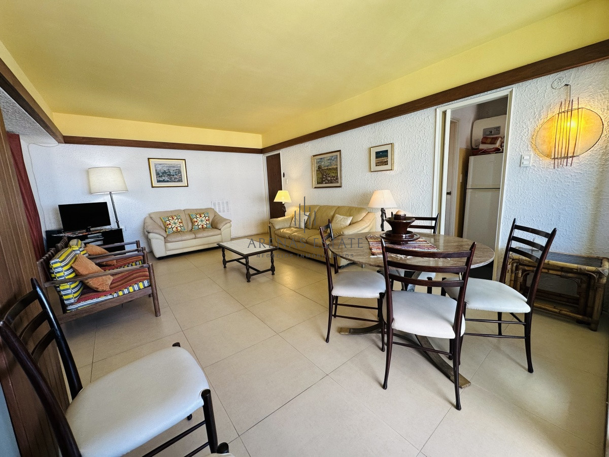 Apartamento ID.4220 - Venta de apartamento de dos dormitorios en Punta del Este