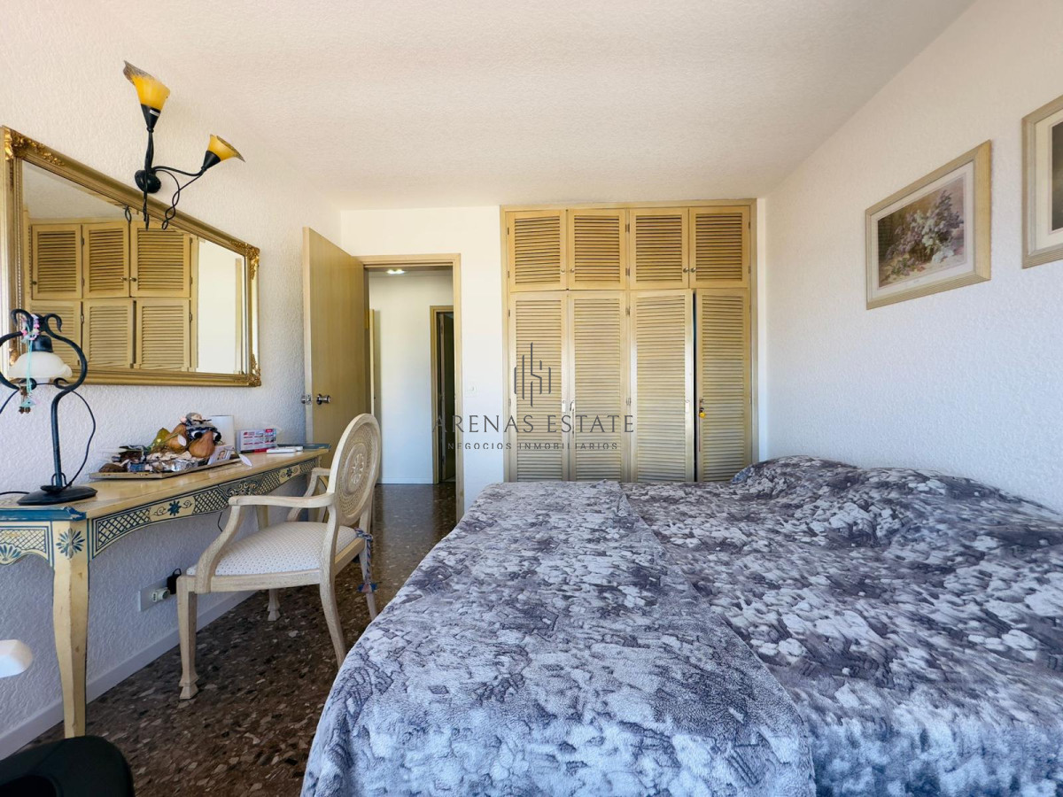 Apartamento ID.2457 - Hermoso apartamento, reciclado, primera linea playa mansa, 3 dormitorios, 1 suite.