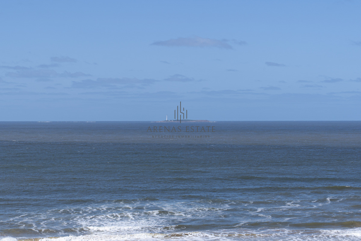 Apartamento ID.4382 - Venta de apartamento de 3 dormitorios y dep. de servicio en Punta del Este