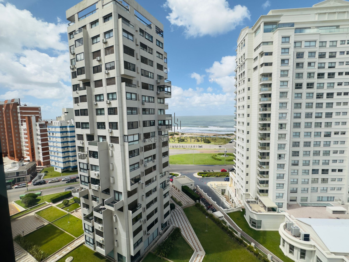 Apartamento ID.4265 - Alquiler y venta de apartamento de 2 dormitorios en Punta del Este.