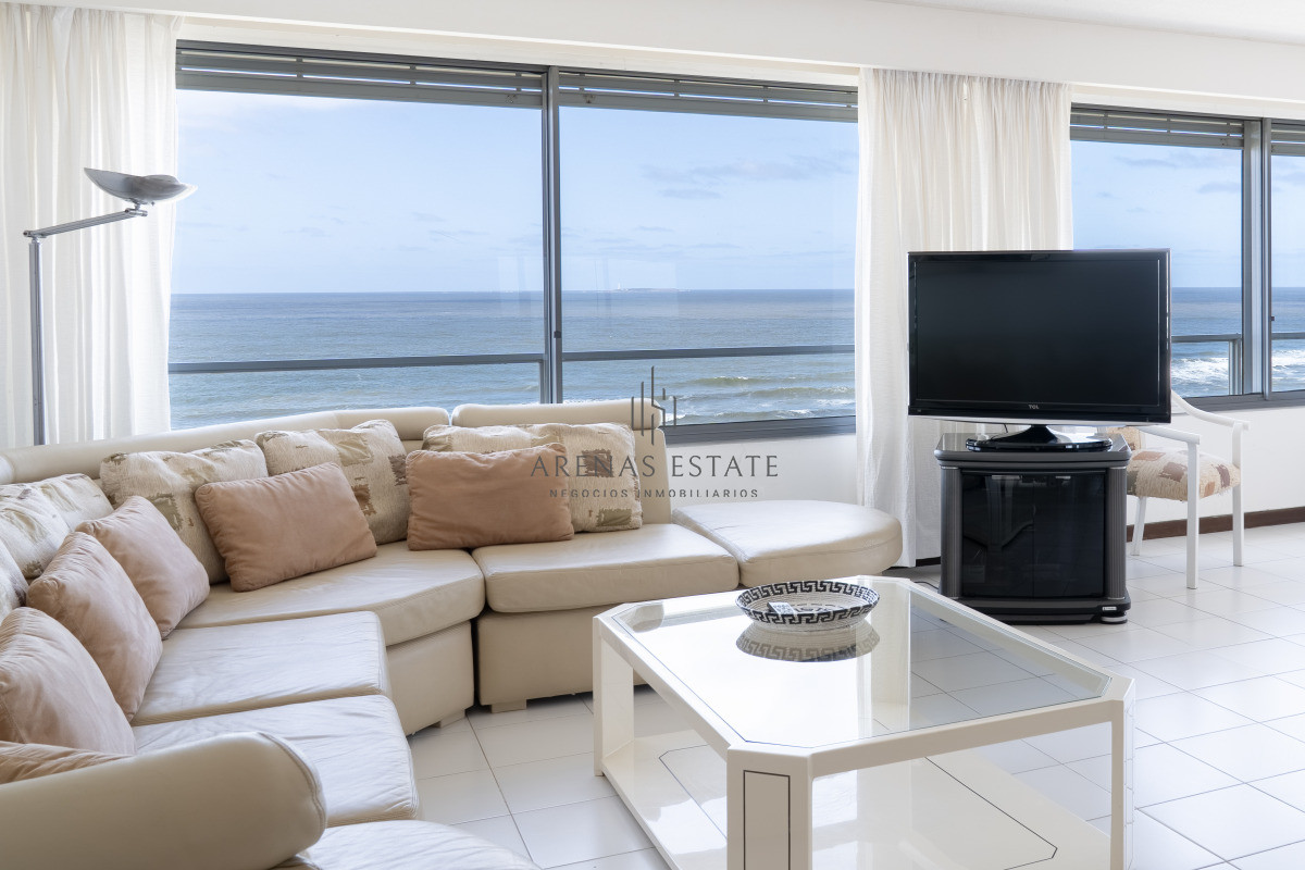 Apartamento ID.4382 - Venta de apartamento de 3 dormitorios y dep. de servicio en Punta del Este