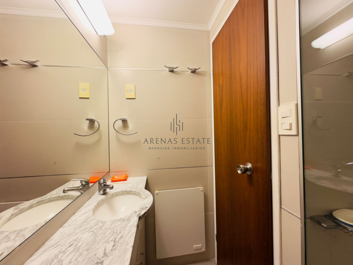 Apartamento ID.4265 - Alquiler y venta de apartamento de 2 dormitorios en Punta del Este.