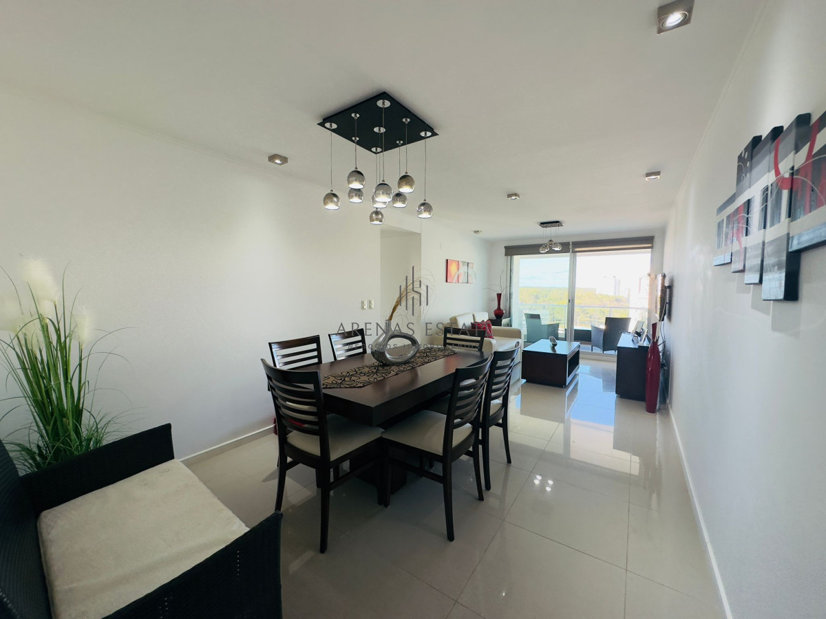 Apartamento ID.4249 - Alquiler y Venta de apartamento de dos dormitorios en Punta del Este