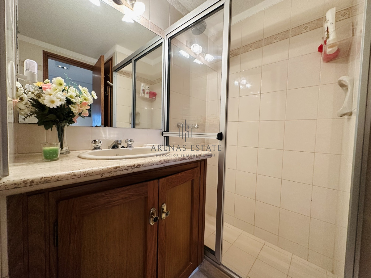 Apartamento ID.3928 - Venta y alquiler  de apartamento de 4 dormitorios en Punta de Este