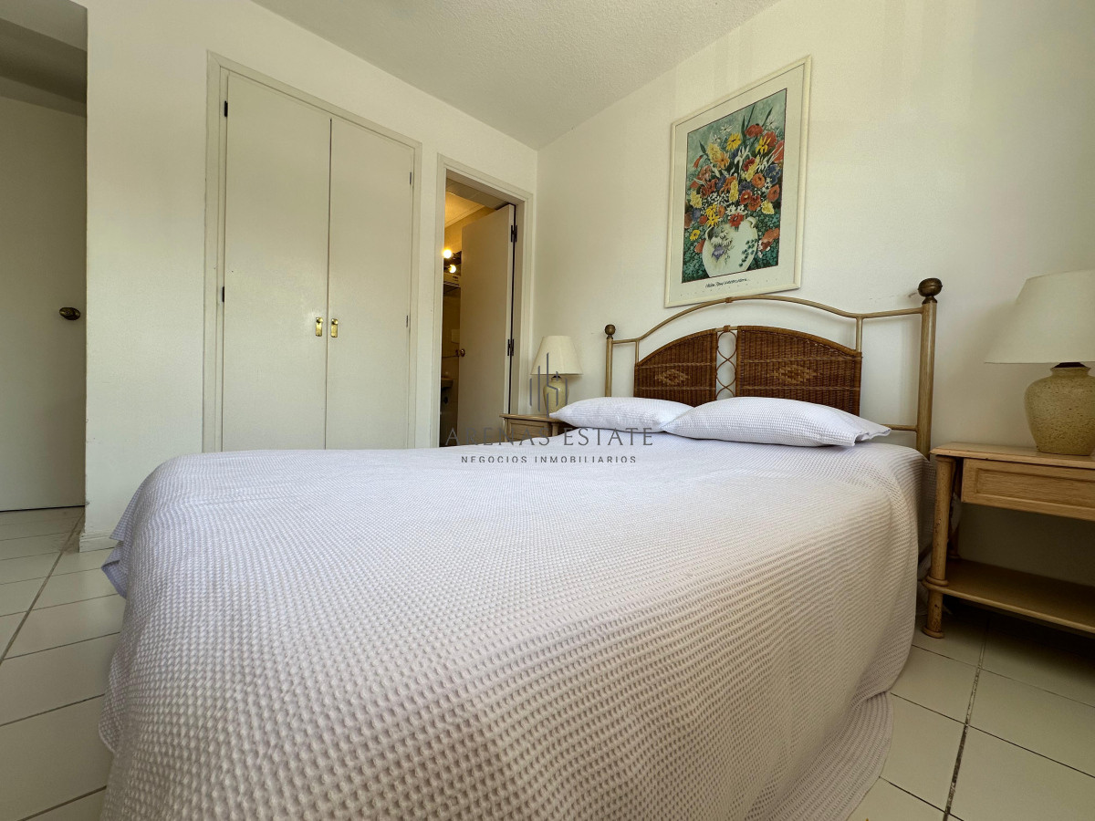 Apartamento ID.3389 - Apartamento de dos dormitorios en venta en Punta del Este.-