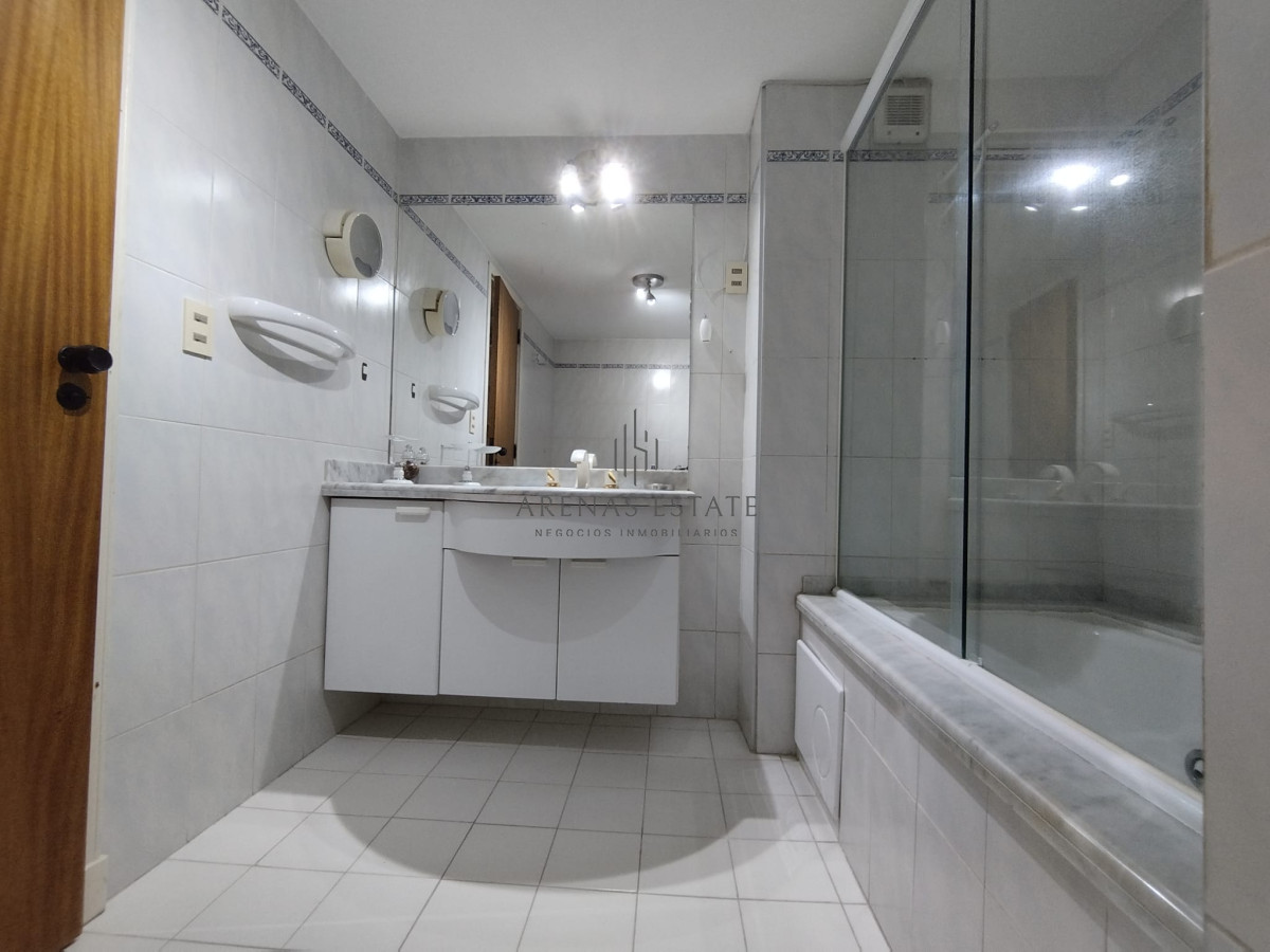 Apartamento ID.2861 - Apartamento de un dormitorio y medio en alquiler y venta en Punta del Este