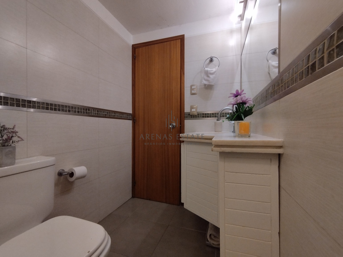 Apartamento ID.3555 - Apartamento de 3 dormitorios y dep en venta en Punta del Este