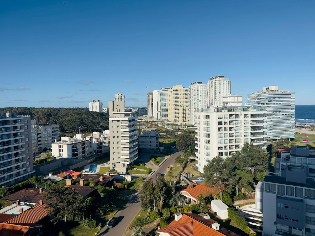 Apartamento ID.4249 - Alquiler y Venta de apartamento de dos dormitorios en Punta del Este