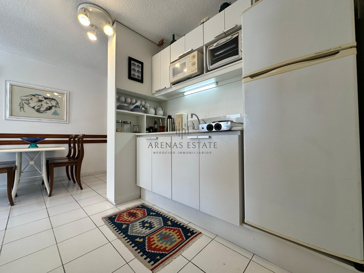 Apartamento ID.3389 - Apartamento de dos dormitorios en venta en Punta del Este.-
