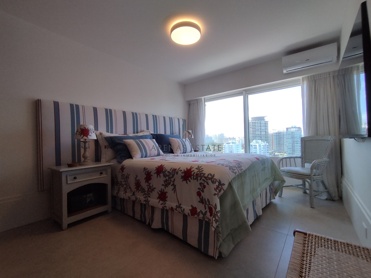 Apartamento ID.3406 - Apartamento de 3 dormitorios en primera linea en  venta en Punta del Este 