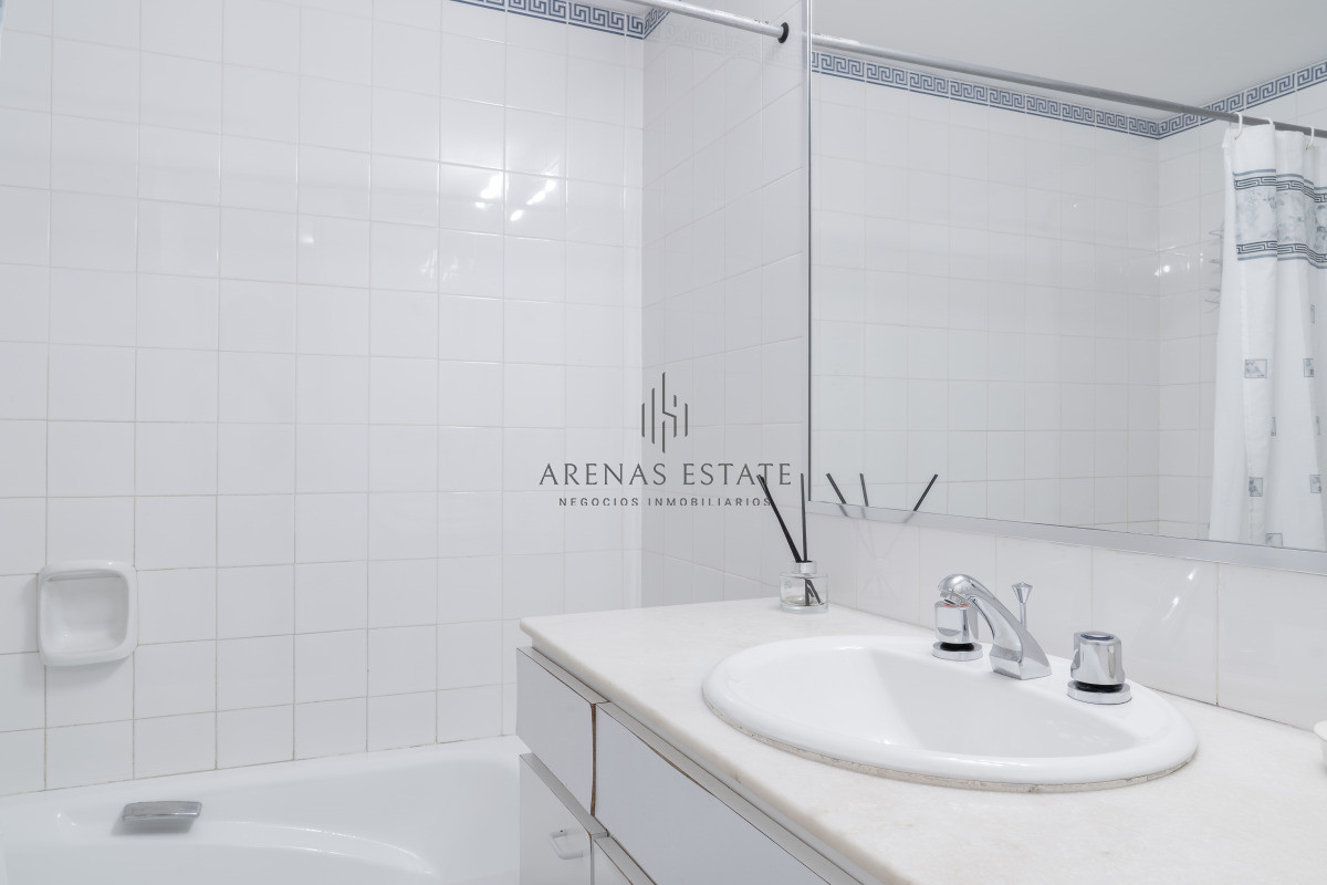 Apartamento ID.4382 - Venta de apartamento de 3 dormitorios y dep. de servicio en Punta del Este