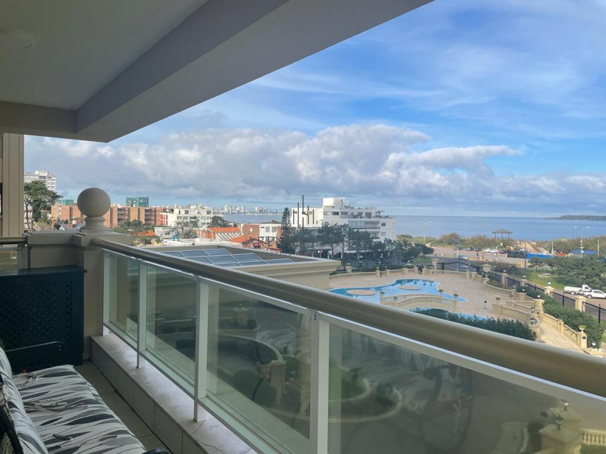 Apartamento ID.3912 - Apartamento en alquiler y venta de 3 dormitorios y dependencia de servicio en Punta del Este