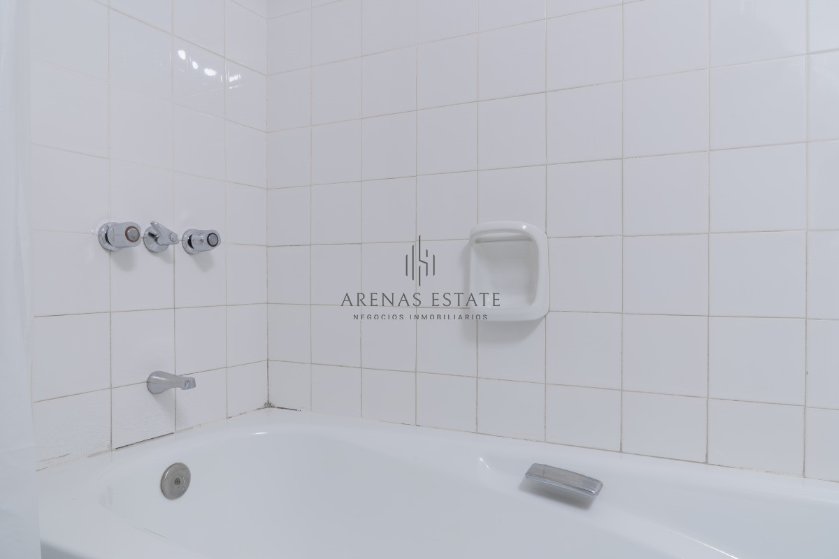 Apartamento ID.4382 - Venta de apartamento de 3 dormitorios y dep. de servicio en Punta del Este