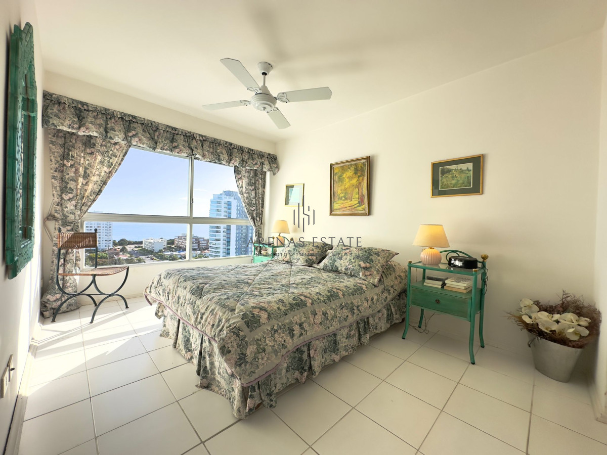 Apartamento ID.2663 - Apto en venta de 2 dormitorios, 2 baños, Punta del este. 