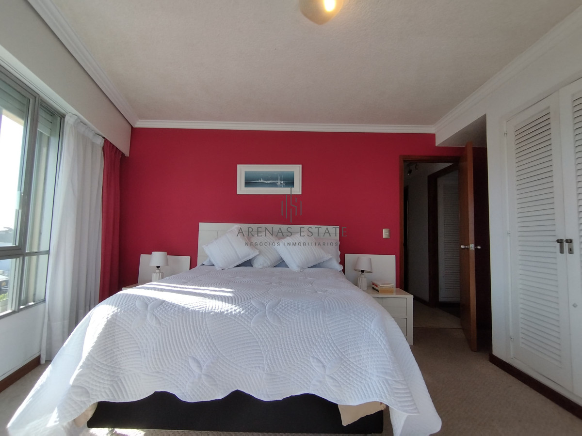 Apartamento ID.3555 - Apartamento de 3 dormitorios y dep en venta en Punta del Este