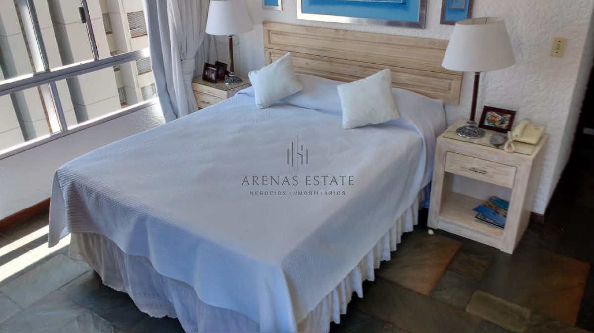 Apartamento ID.3552 -  Apartamento de dos dormitorios en venta y alquiler frente al mar Punta del Este