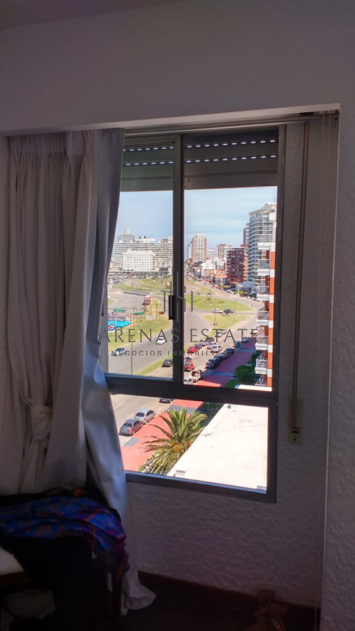 Apartamento ID.3552 -  Apartamento de dos dormitorios en venta y alquiler frente al mar Punta del Este