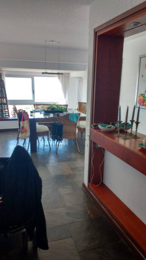 Apartamento ID.3552 -  Apartamento de dos dormitorios en venta y alquiler frente al mar Punta del Este