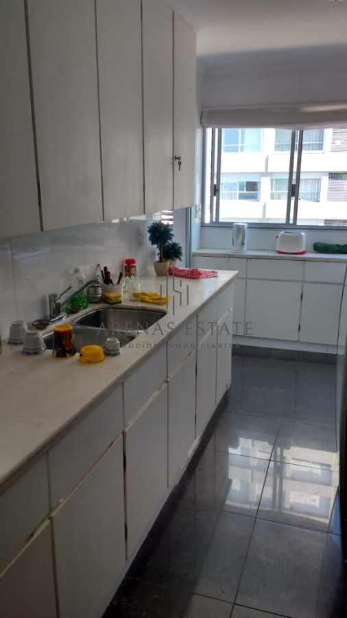 Apartamento ID.3552 -  Apartamento de dos dormitorios en venta y alquiler frente al mar Punta del Este