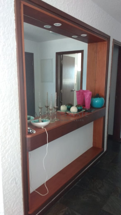 Apartamento ID.3552 -  Apartamento de dos dormitorios en venta y alquiler frente al mar Punta del Este
