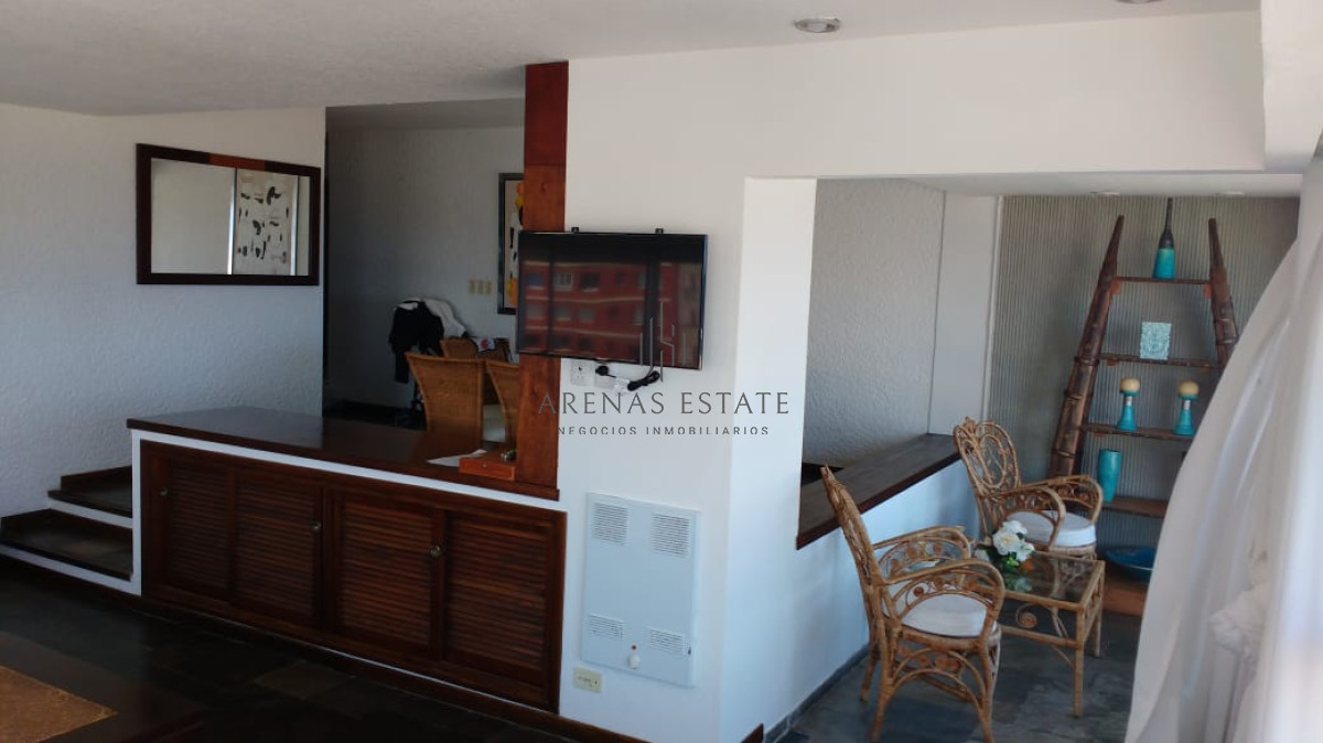 Apartamento ID.3552 -  Apartamento de dos dormitorios en venta y alquiler frente al mar Punta del Este