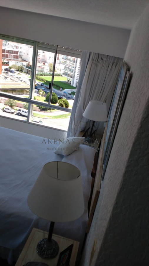 Apartamento ID.3552 -  Apartamento de dos dormitorios en venta y alquiler frente al mar Punta del Este