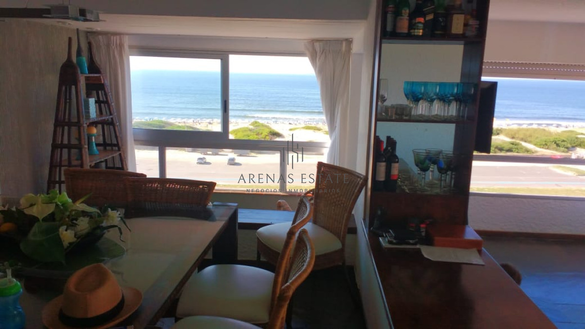 Apartamento ID.3552 -  Apartamento de dos dormitorios en venta y alquiler frente al mar Punta del Este