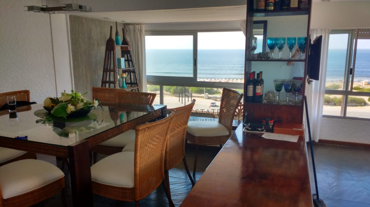 Apartamento ID.3552 -  Apartamento de dos dormitorios en venta y alquiler frente al mar Punta del Este