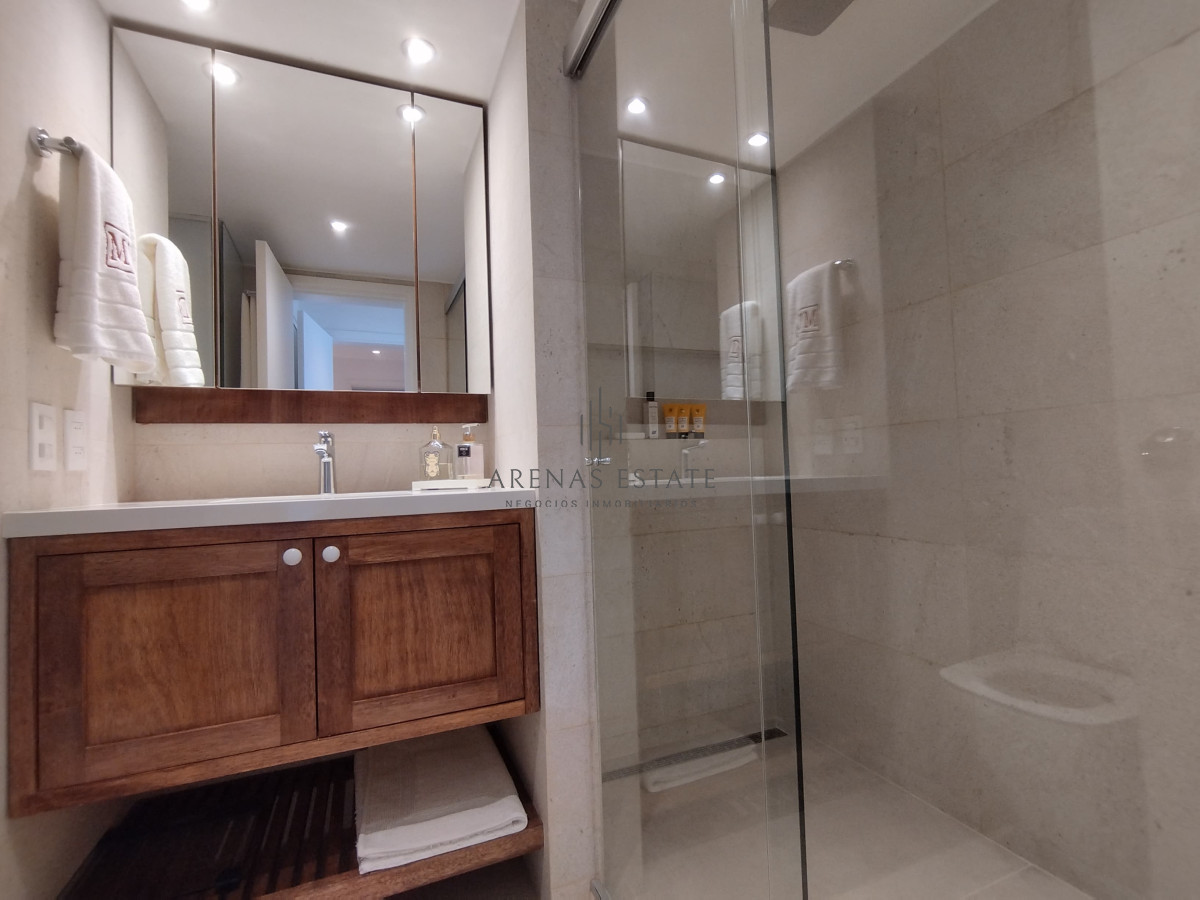 Apartamento ID.3406 - Apartamento de 3 dormitorios en primera linea en  venta en Punta del Este 