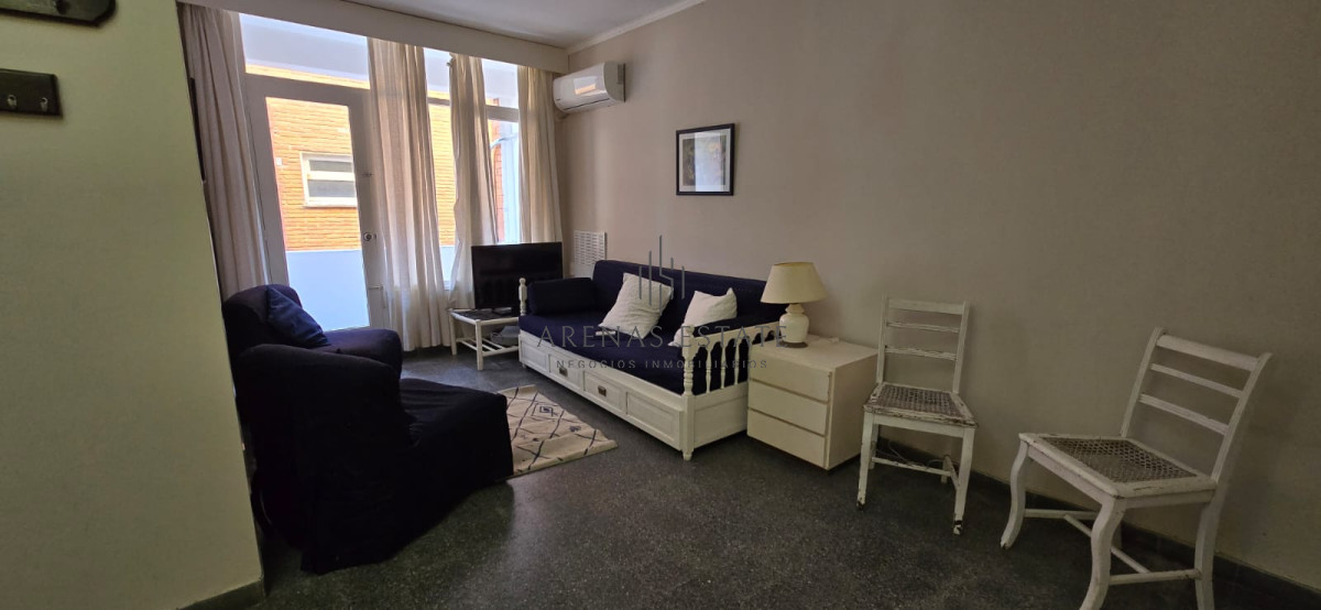 Apartamento ID.3556 - Apartamento de un dormitorio en Punta del Este, reciclado