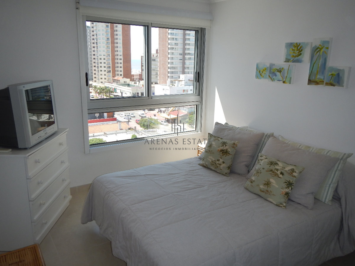 Apartamento ID.3400 - Apartamento en venta y alquiler de  3 dorm en Punta del Este