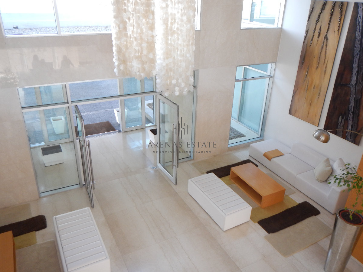 Apartamento ID.3400 - Apartamento en venta y alquiler de  3 dorm en Punta del Este